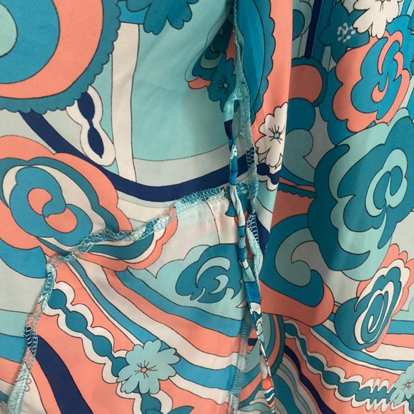 Kensie Coverup - Picture 5 of 8